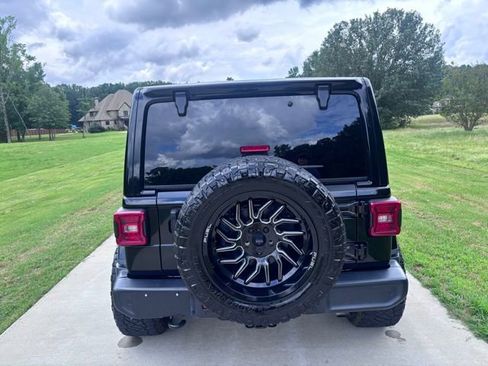 Used 2020 Jeep Wrangler Unlimited Sahara AWD/4WD image 4