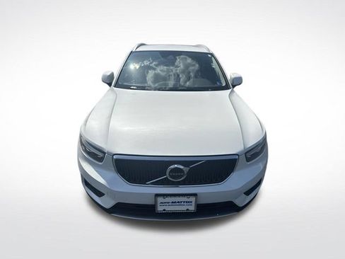 Used 2022 Volvo XC40 T4 Momentum FWD image 9