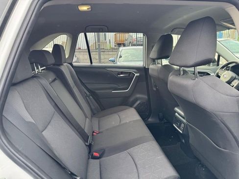 Used 2025 Toyota RAV4 XLE AWD/4WD image 13