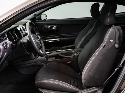 Used 2017 Ford Mustang Coupe RWD image 19