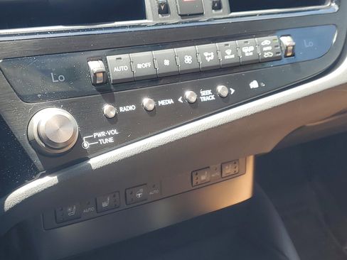 Certified 2024 Lexus ES 350 w/ Premium Package image 27