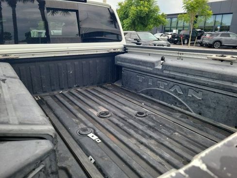 Used 2019 Nissan Titan PRO-4X w/ Pro-4x Convenience Package AWD/4WD image 11