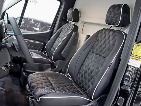 Used 2024 Mercedes-Benz Sprinter 3500 image 27