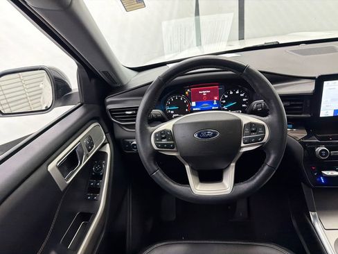Used 2022 Ford Explorer Limited w/ Equipment Group 301A RWD image 25