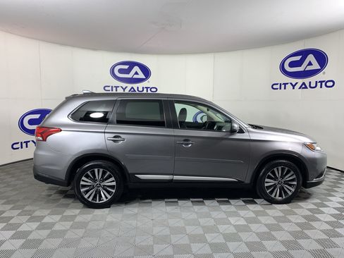 Used 2020 Mitsubishi Outlander SE FWD image 2