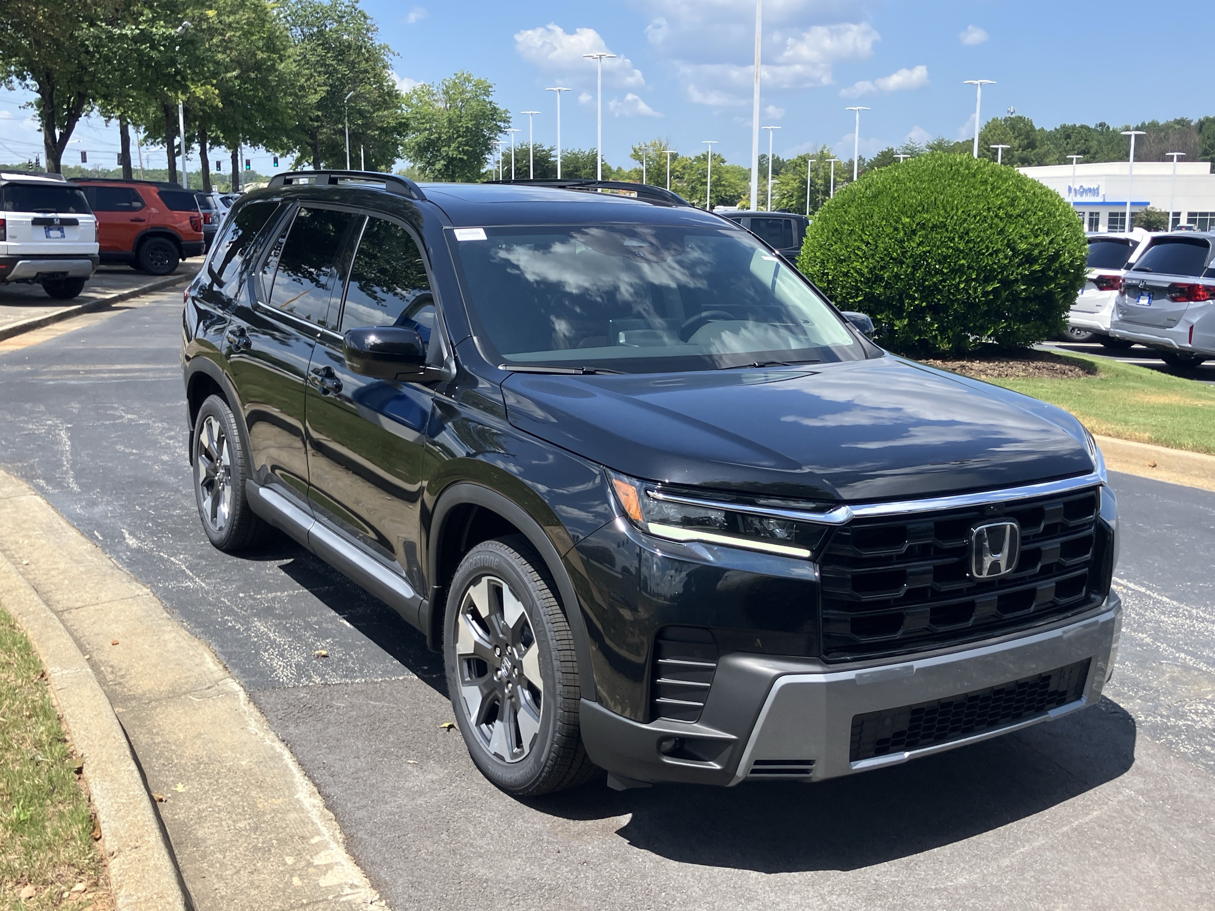 New 2026 Honda Pilot Elite image 2