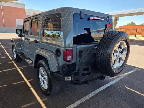 Used 2014 Jeep Wrangler Unlimited Sahara w/ Connectivity Group AWD/4WD image 3