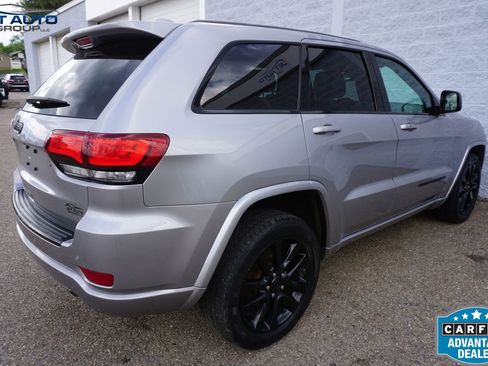 Used 2017 Jeep Grand Cherokee Altitude AWD/4WD image 10