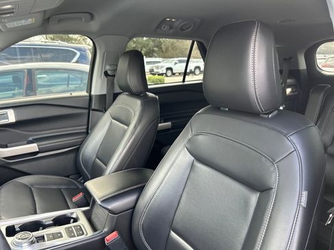 Used 2023 Ford Explorer XLT w/ Equipment Group 202A image 10