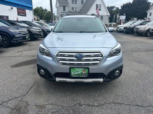 Used 2017 Subaru Outback 2.5i Limited AWD/4WD image 3