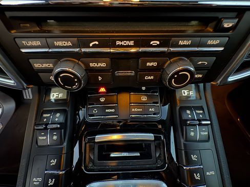 Used 2013 Porsche Cayenne S image 23