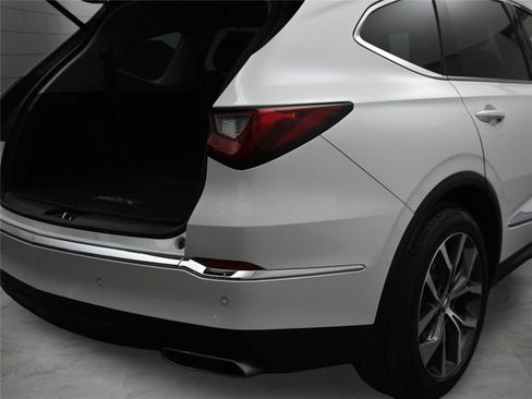 Used 2024 Acura MDX SH-AWD w/ Technology Package image 12