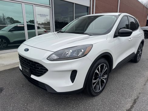 Used 2022 Ford Escape SE w/ SE Sport Appearance Package image 5