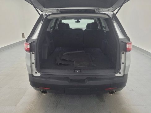 Used 2021 Chevrolet Traverse LS image 29