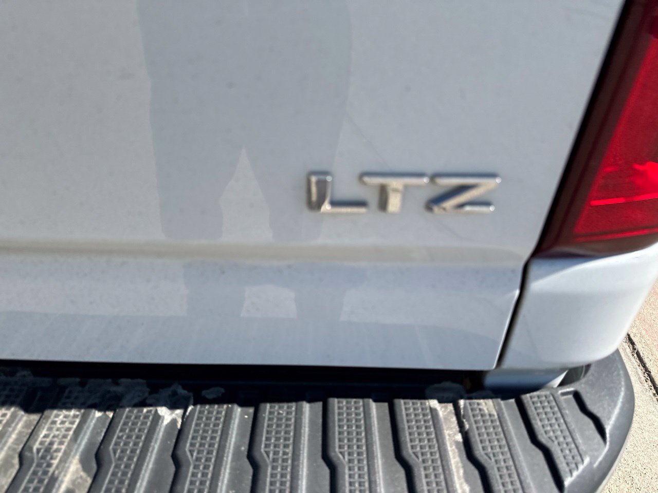 Used 2024 Chevrolet Silverado 2500 LTZ w/ LTZ Convenience Package AWD/4WD image 3