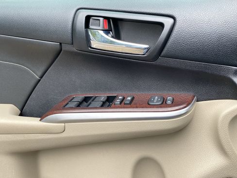 Used 2013 Toyota Camry XLE w/ Leather Pkg FWD image 19