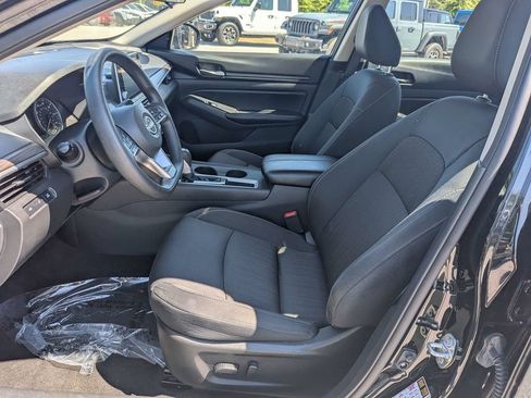 Used 2025 Nissan Altima 2.5 SV FWD image 18