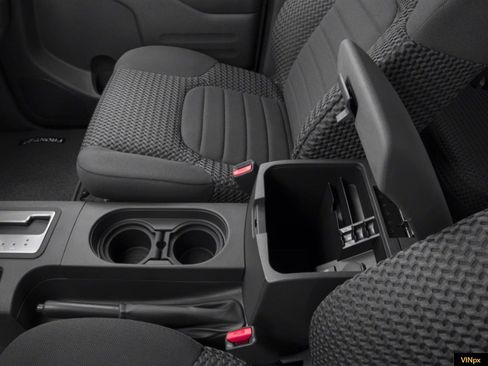 Used 2015 Nissan Frontier SV image 15