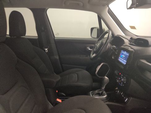 Used 2021 Jeep Renegade Latitude w/ Convenience Group AWD/4WD image 21