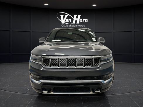 Used 2022 Jeep Grand Wagoneer Series III w/ Rear Seat Video Group 1 AWD/4WD image 2