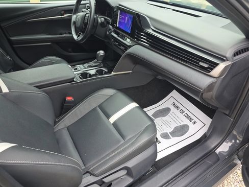 Used 2025 Toyota Camry SE FWD image 15