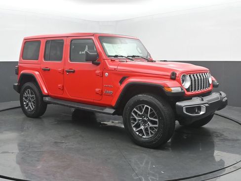 Used 2024 Jeep Wrangler Unlimited Sahara w/ Technology Group AWD/4WD image 7