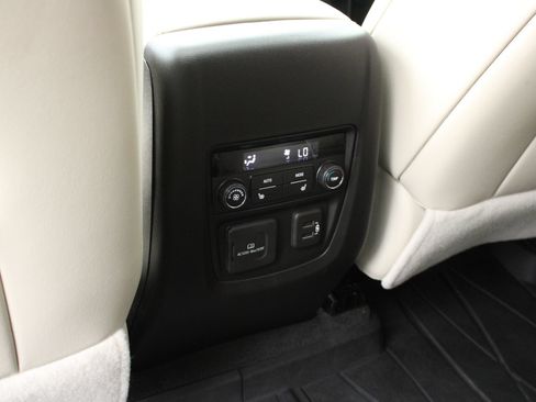 Used 2022 Buick Enclave Avenir AWD/4WD image 19