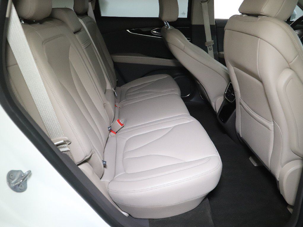 Used 2023 Lincoln Nautilus FWD w/ Premium Package image 32