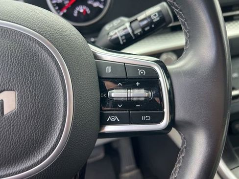 Certified 2024 Kia Carnival LX image 16