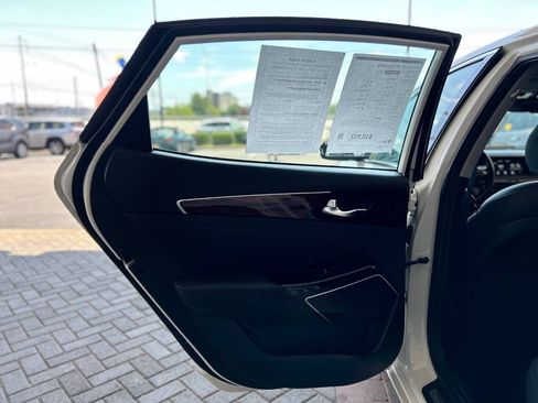 Used 2017 Kia Cadenza Premium FWD image 43