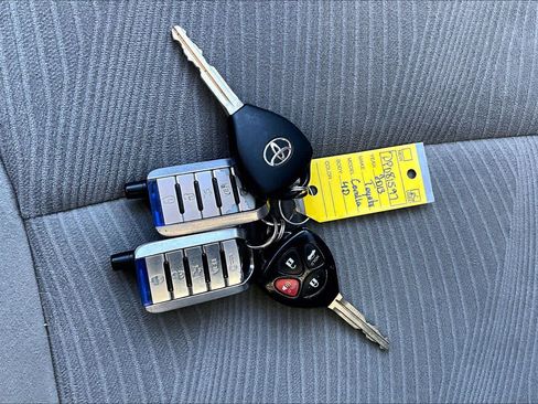 Used 2013 Toyota Corolla LE image 14