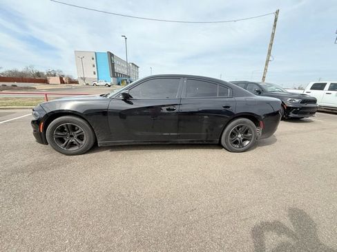 Used 2020 Dodge Charger SXT w/ Leather Interior Group image 2
