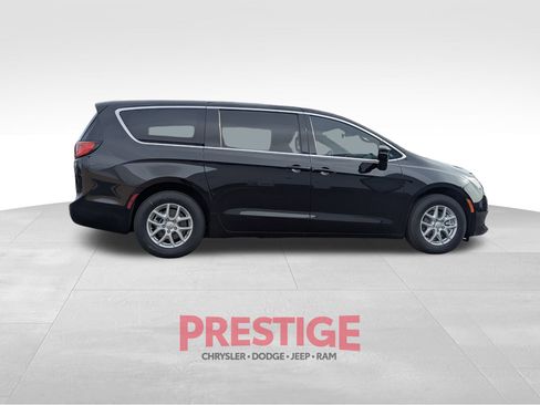 New 2026 Chrysler Voyager LX FWD image 4