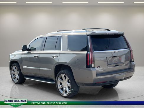 Used 2017 Cadillac Escalade Luxury AWD/4WD image 6