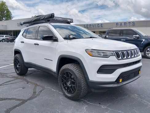 Used 2025 Jeep Compass Sport AWD/4WD image 2