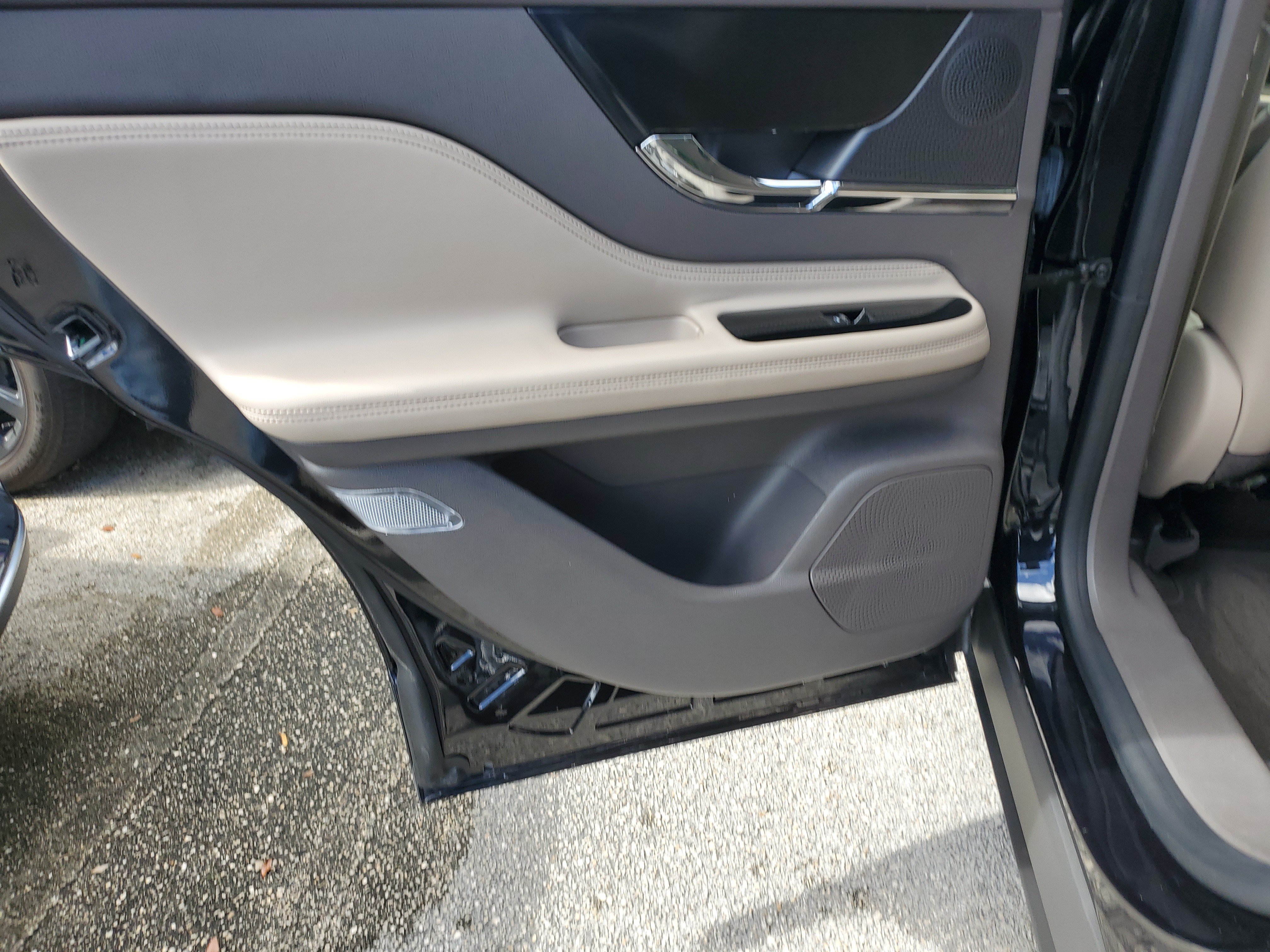 Used 2024 Lincoln Corsair FWD image 12