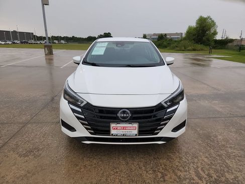 Used 2025 Nissan Versa SV FWD image 11
