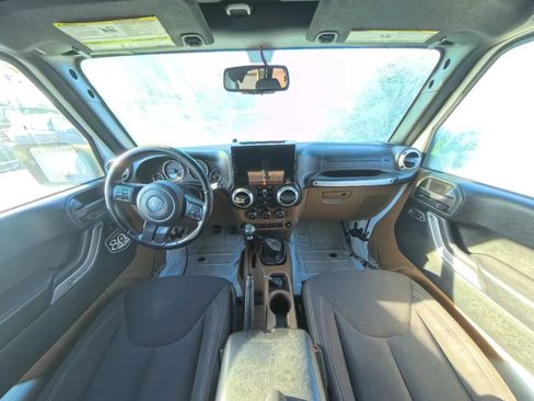 Used 2016 Jeep Wrangler Unlimited Sahara w/ Connectivity Group image 26