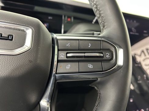 Used 2025 GMC Yukon XL Denali image 28