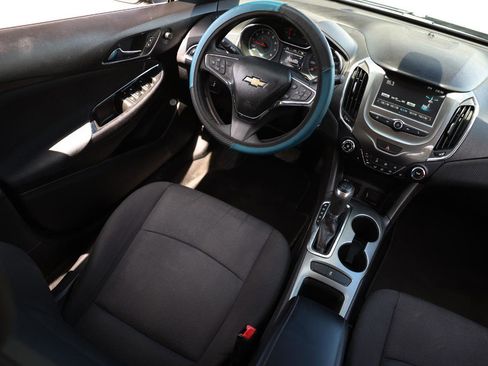 Used 2018 Chevrolet Cruze LT w/ Convenience Package FWD image 21
