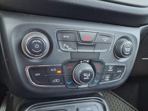 Used 2018 Jeep Compass Trailhawk w/ Leather Interior Group AWD/4WD image 9