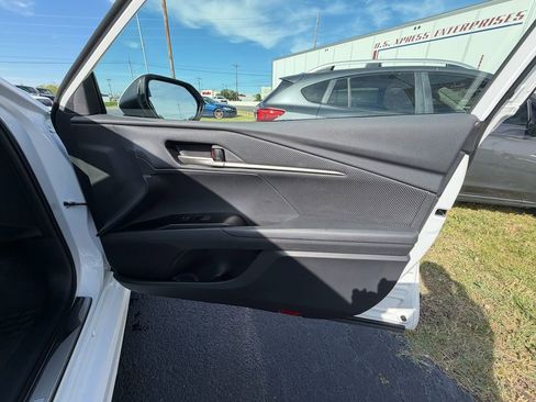 Used 2025 Toyota Camry SE FWD image 18