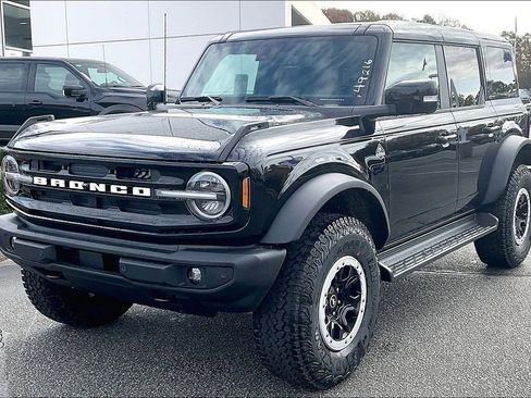 New 2025 Ford Bronco Outer Banks w/ Sasquatch Package image 2