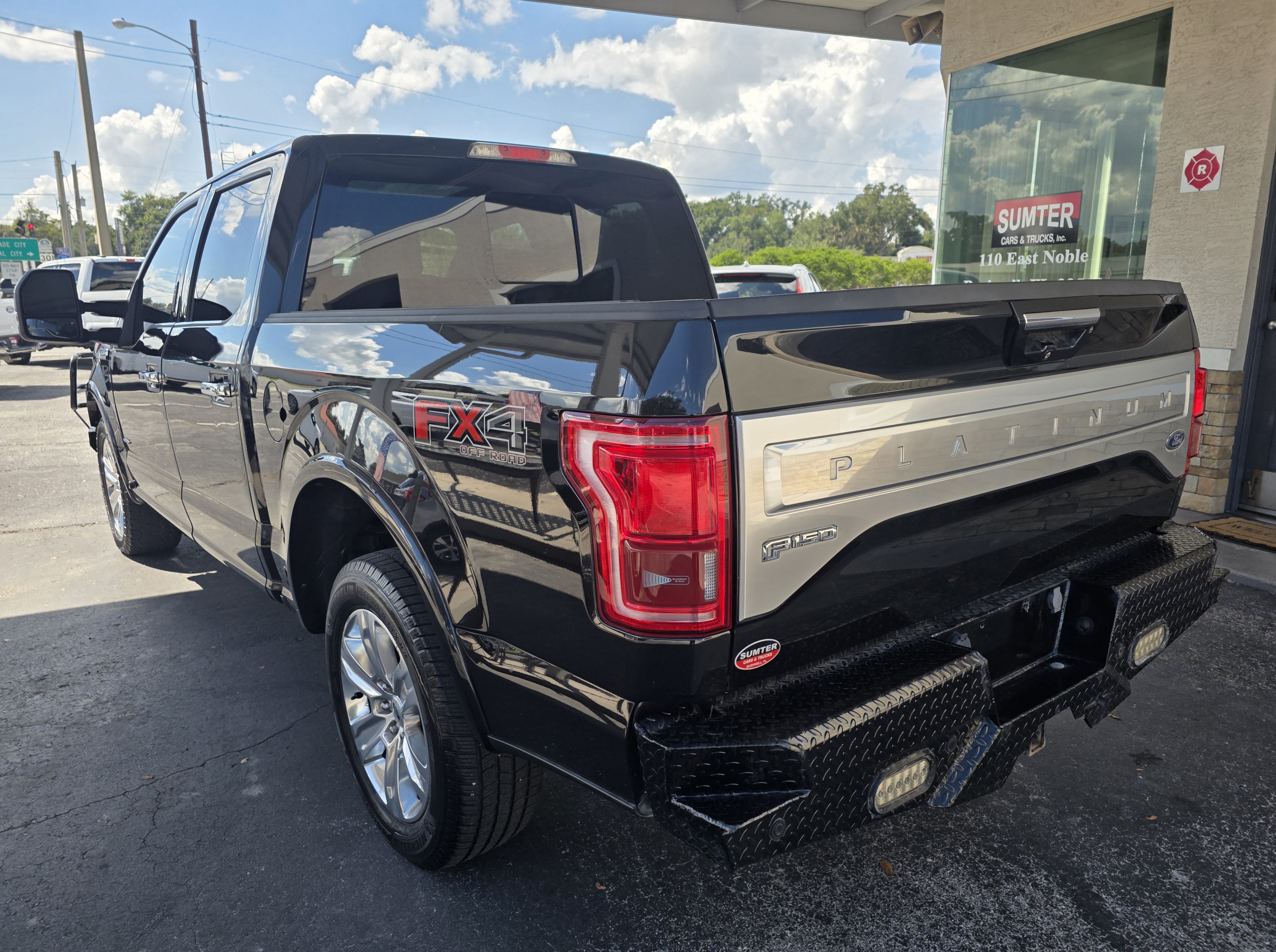 Used 2015 Ford F150 Platinum w/ Equipment Group 701A Luxury AWD/4WD image 4