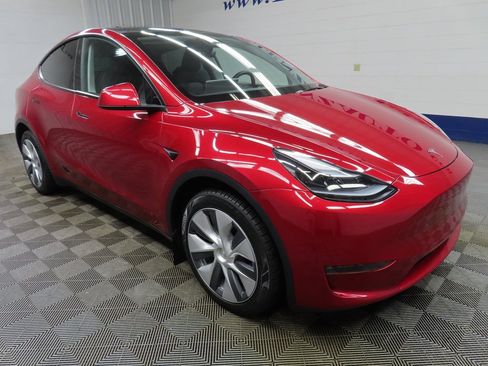 Used 2024 Tesla Model Y Long Range image 3