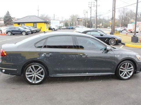 Used 2018 Volkswagen Passat 2.0T R-Line w/ R-Line Lighting Package FWD image 21
