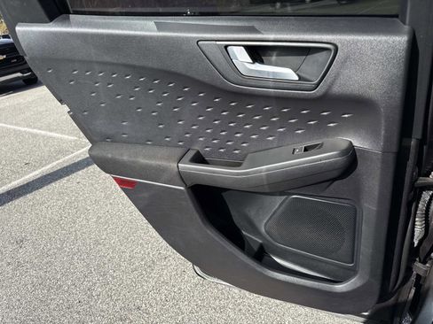 Used 2020 Ford Escape SE image 9