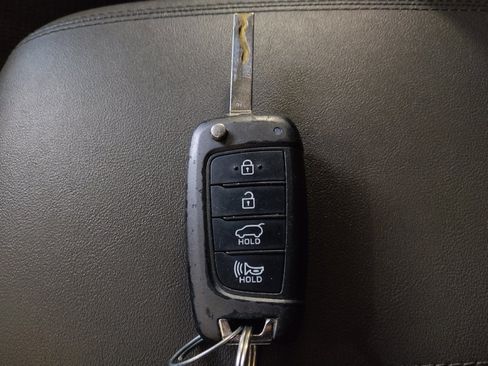 Used 2020 Hyundai Santa Fe SE AWD/4WD image 32