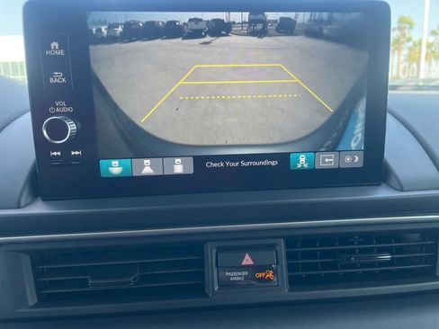 Used 2025 Honda Pilot EX-L image 17