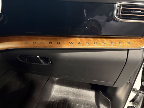 Used 2023 Jeep Grand Wagoneer Series III AWD/4WD image 51